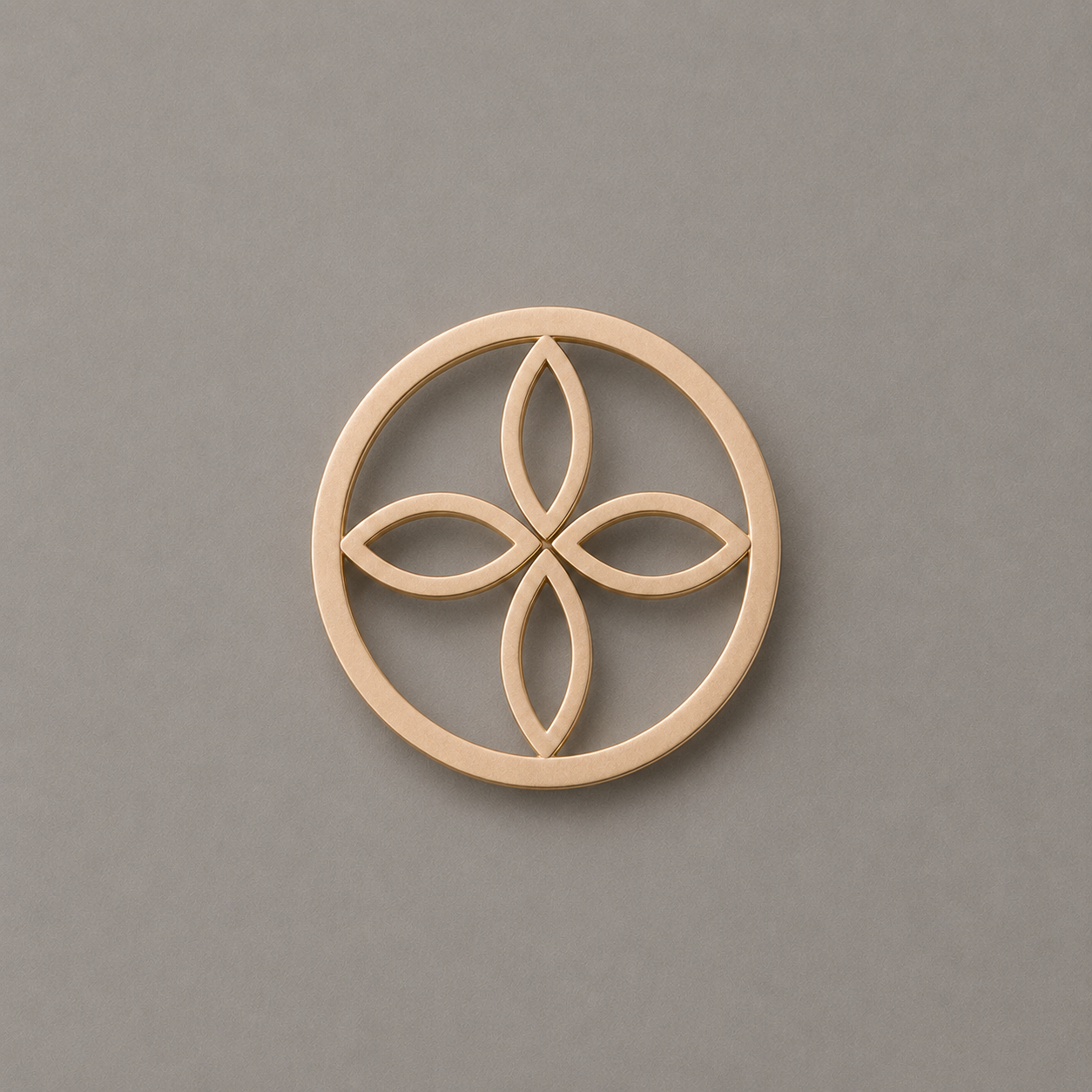 The emblem brooch - Matt gold